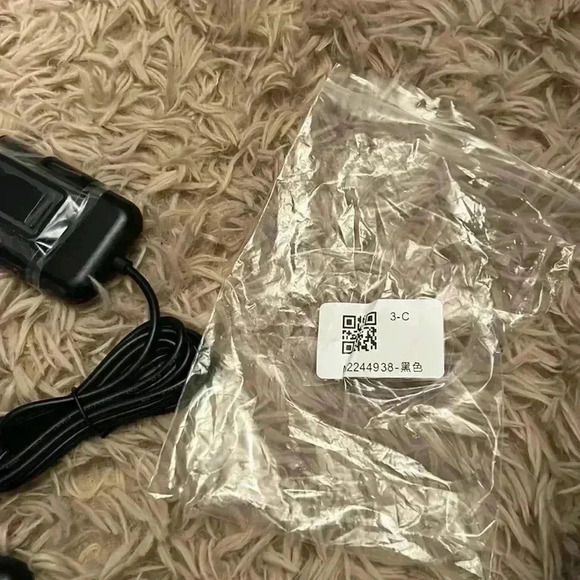 Backseat Car Charger W Clip - Picture 6 of 6